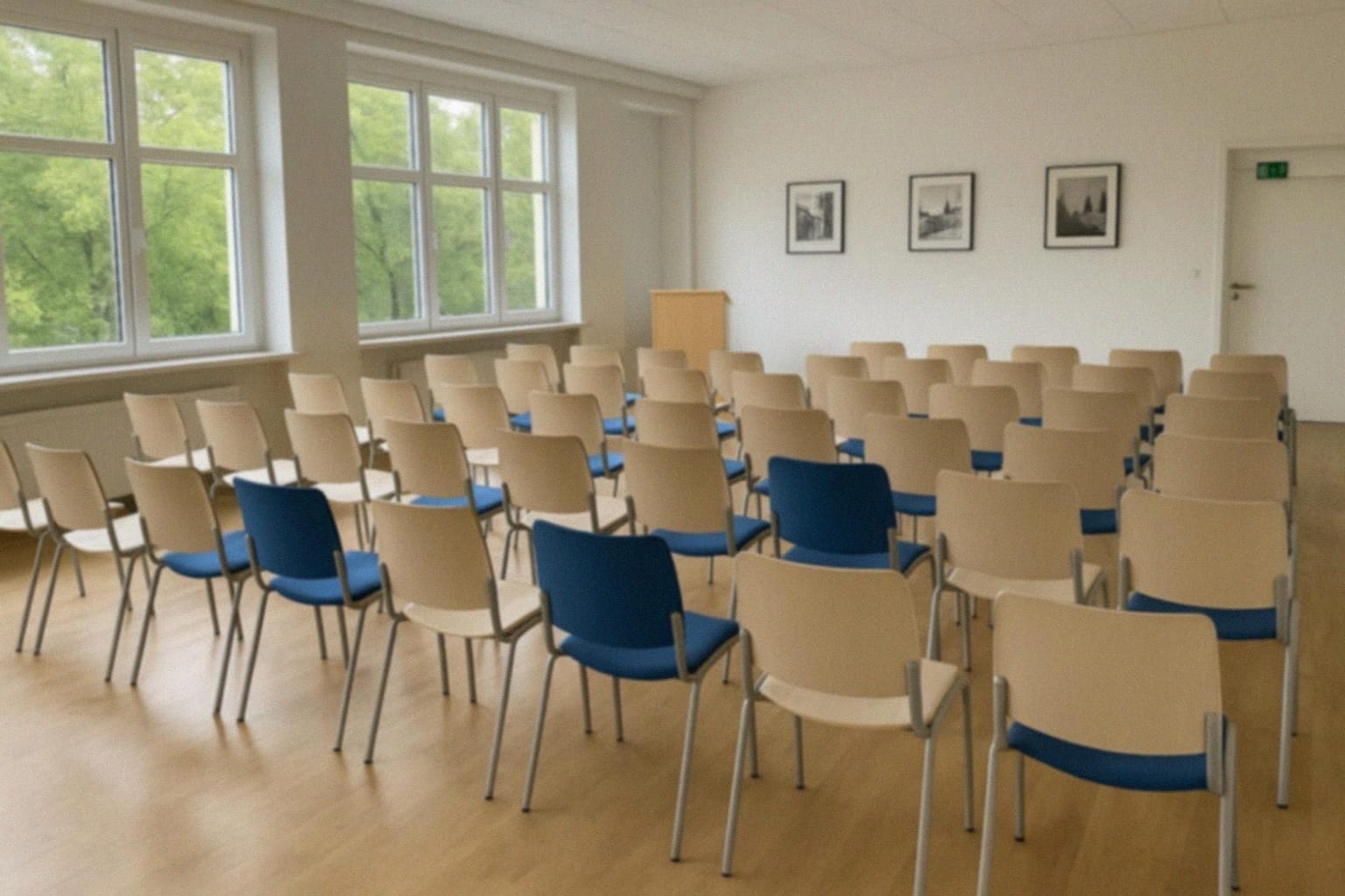 Wernisaż wystawy rysunku Kamili Gis w Galerii Sztuki Współczesnej w Brzegu