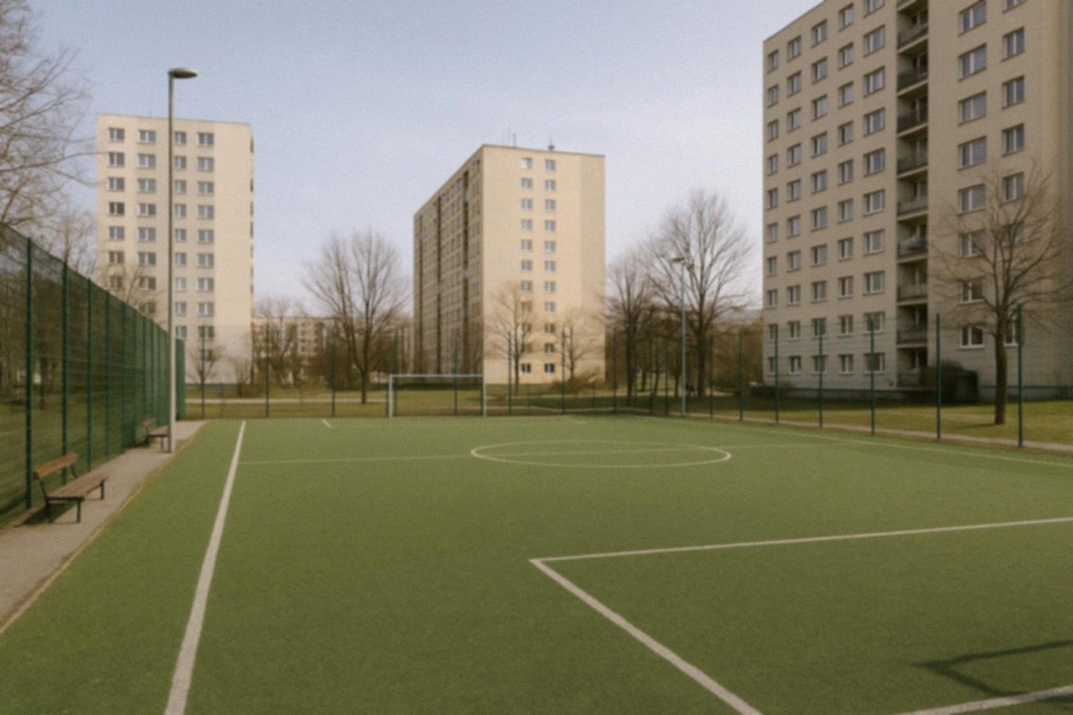 Harmonogram rezerwacji boiska w Brzegu na październik 2025